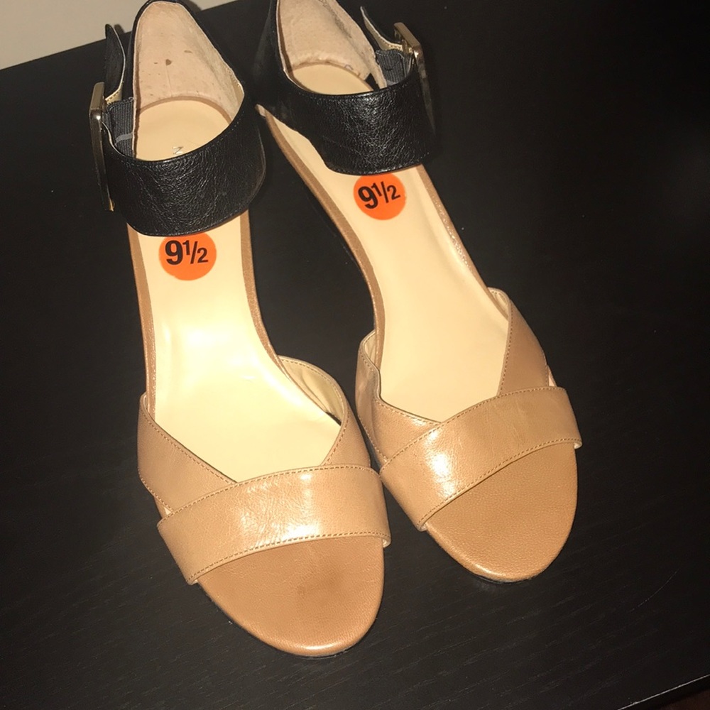 🌙NINE WEST BLACK&TAN WEDGES🌙
